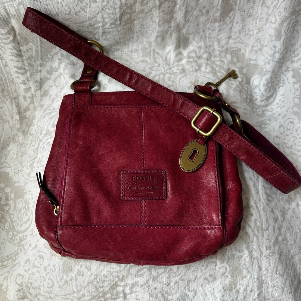 Fossil Women's Burgundy Leather Crossbody Bag good condition like new - Picture 2 of 16